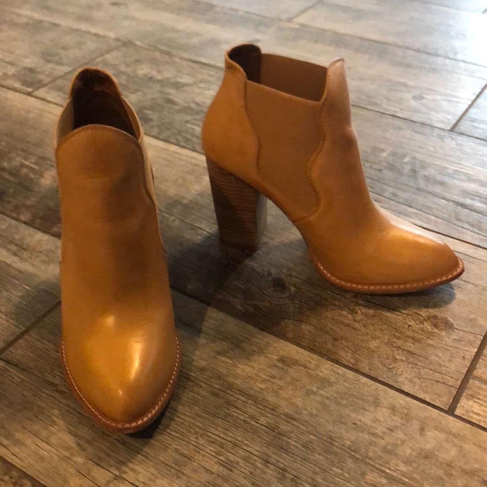 Chinese Laundry Zane Bootie Cognac